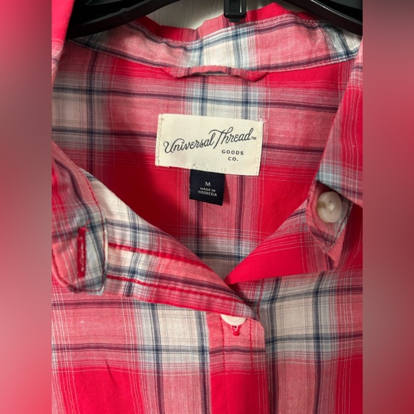 NWOT Universal Thread Red Blue Plaid Short Sleeve Button Down Shirt Top. Size M - Picture 2 of 7